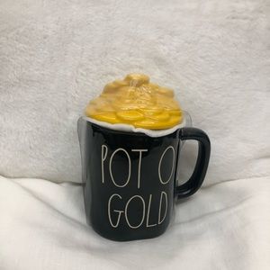 RAE DUNN POT O’ GOLD MUG WITH TOPPER 🖤